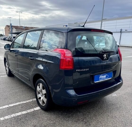 PEUGEOT 5008 1.6 HDi Active