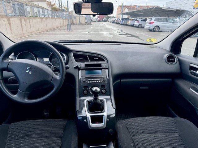 PEUGEOT 5008 1.6 HDi Active