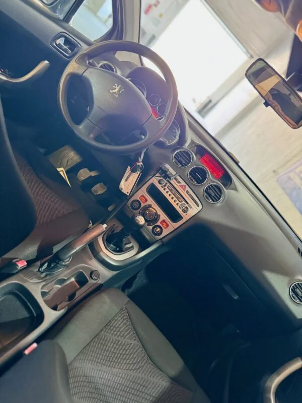 PEUGEOT 308 1.6 HDi Confort