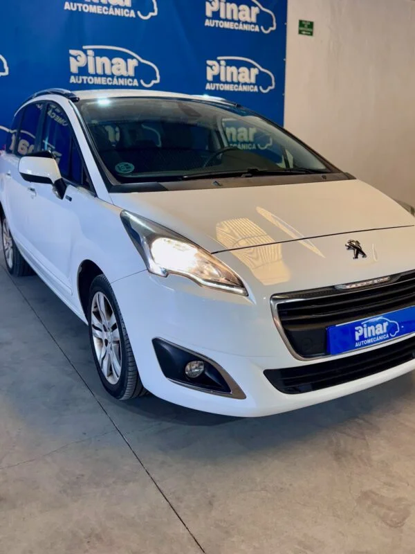 PEUGEOT 5008 1.6 Blue-HDi Style