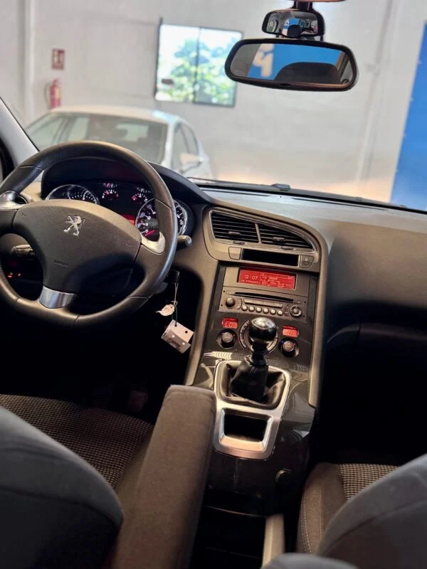PEUGEOT 5008 1.6 Blue-HDi Style