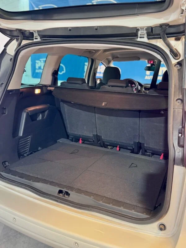 PEUGEOT 5008 1.6 Blue-HDi Style