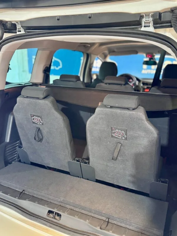 PEUGEOT 5008 1.6 Blue-HDi Style