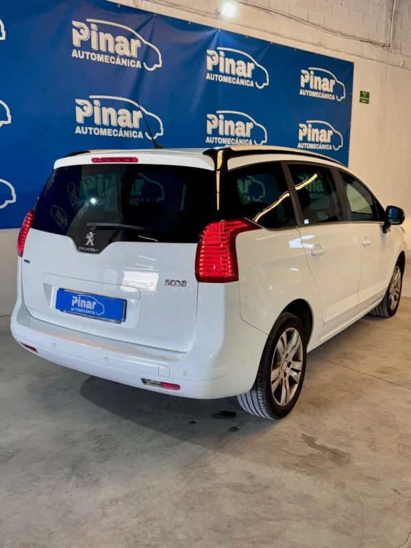 PEUGEOT 5008 1.6 Blue-HDi Style