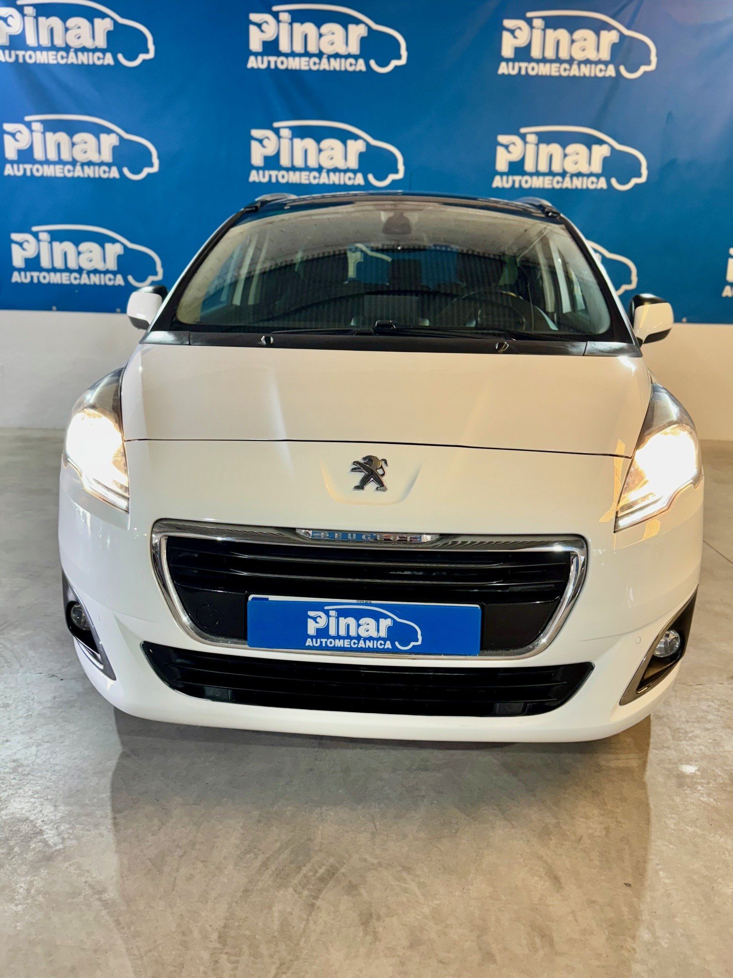 PEUGEOT 5008 1.6 Blue-HDi Allure