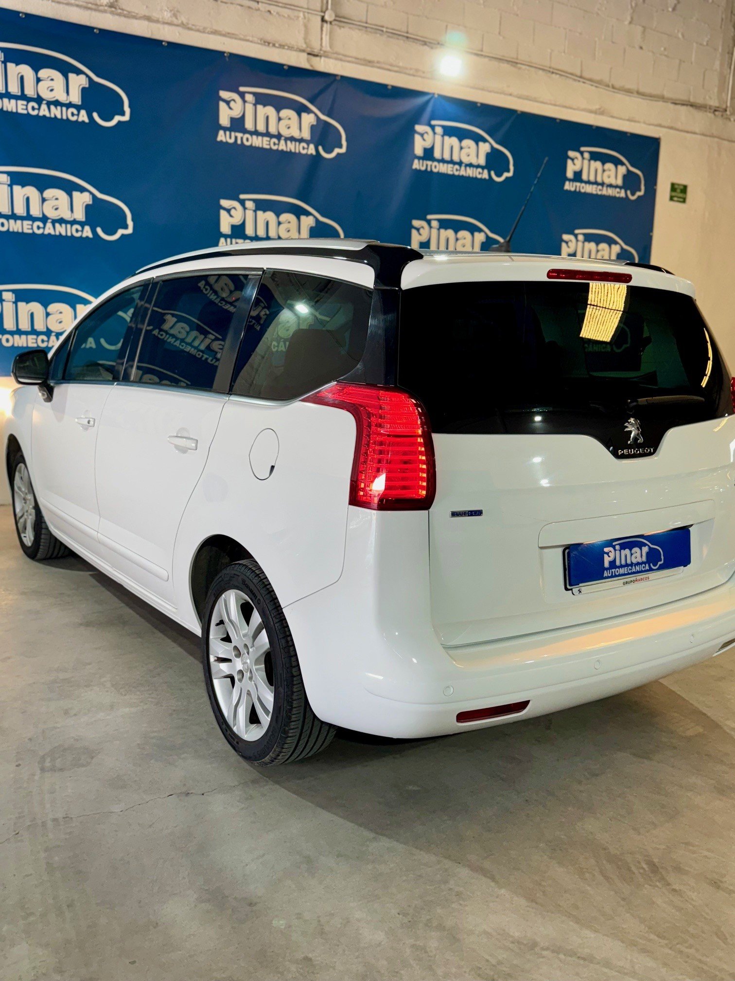 PEUGEOT 5008 1.6 Blue-HDi Allure