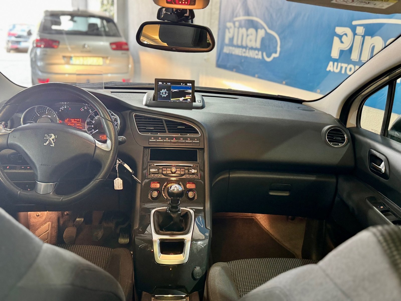 PEUGEOT 5008 1.6 Blue-HDi Allure