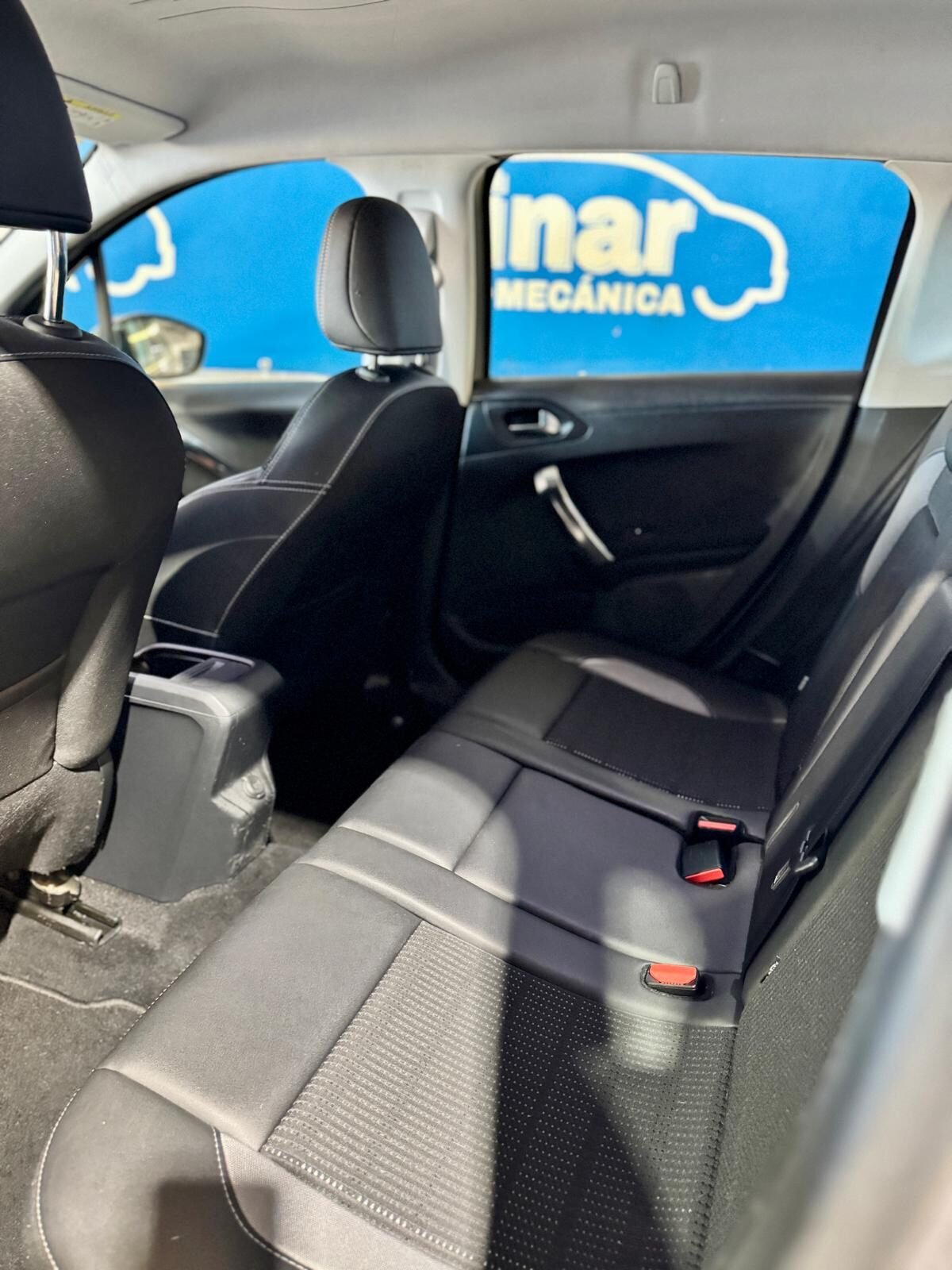 PEUGEOT 2008 1.6 Blue-HDi Allure