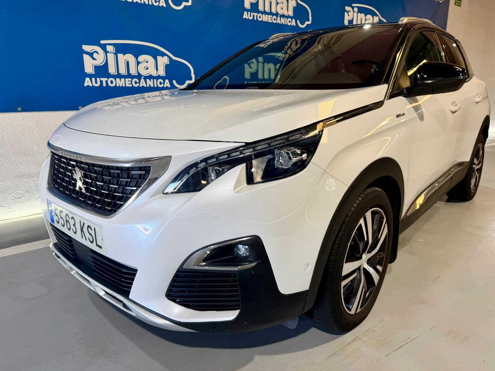 PEUGEOT 3008 Blue-HDi GT Line