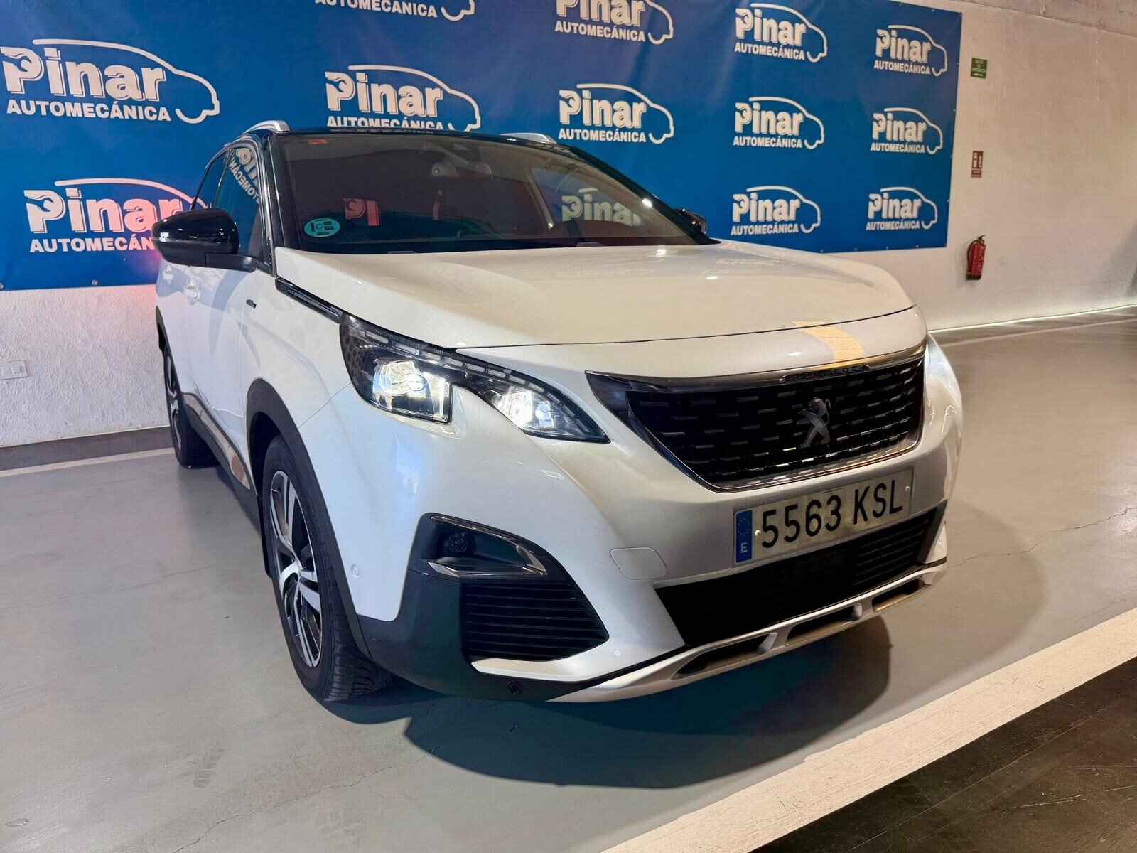 PEUGEOT 3008 Blue-HDi GT Line