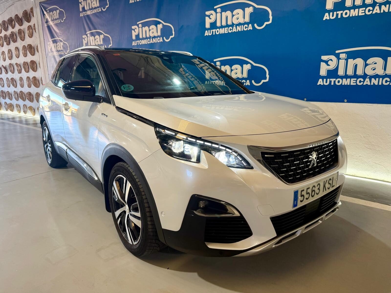 PEUGEOT 3008 Blue-HDi GT Line
