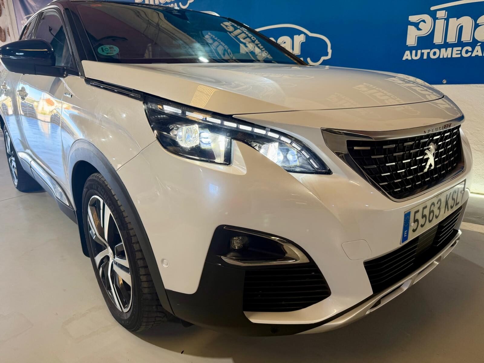 PEUGEOT 3008 Blue-HDi GT Line