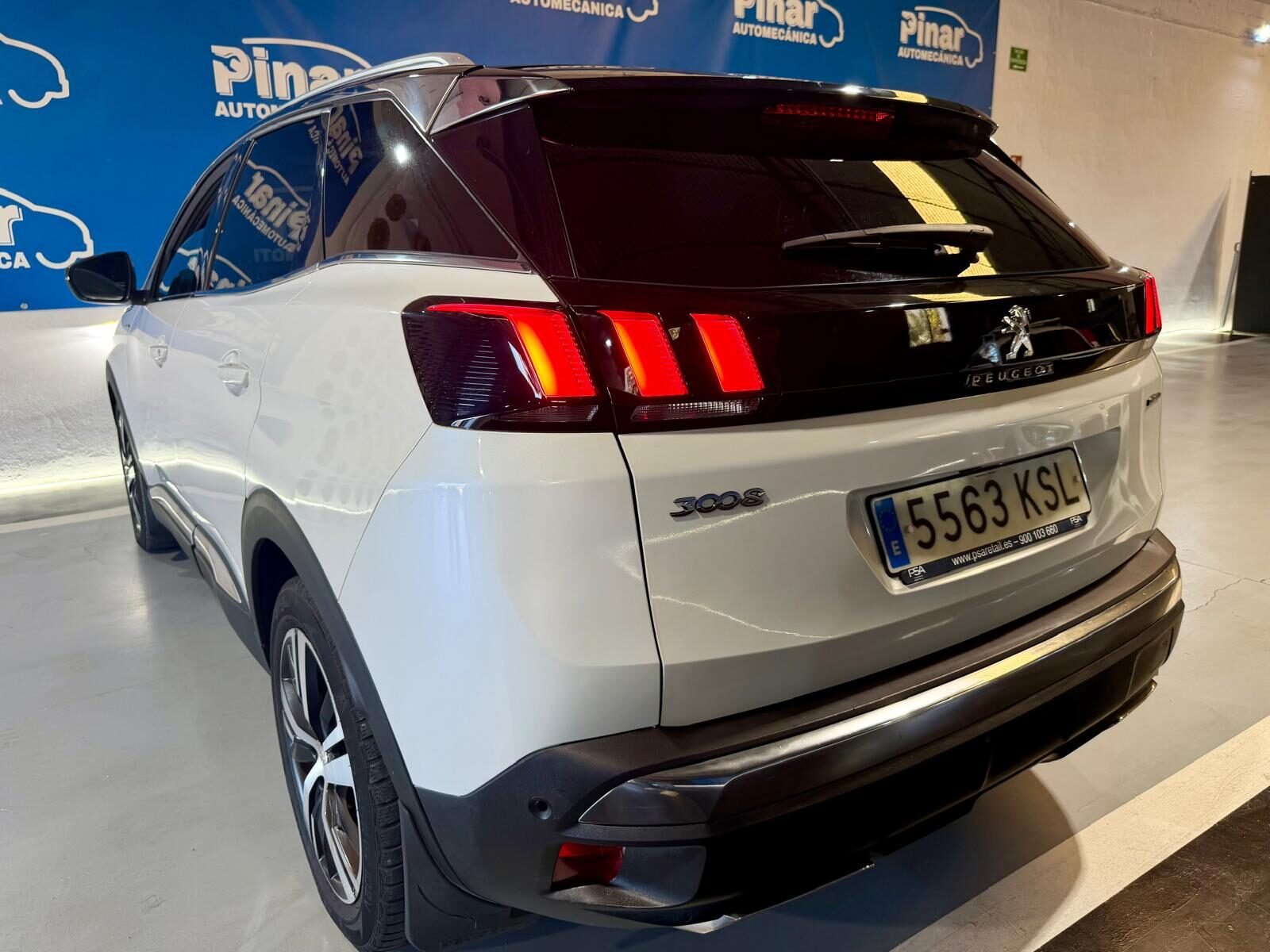 PEUGEOT 3008 Blue-HDi GT Line