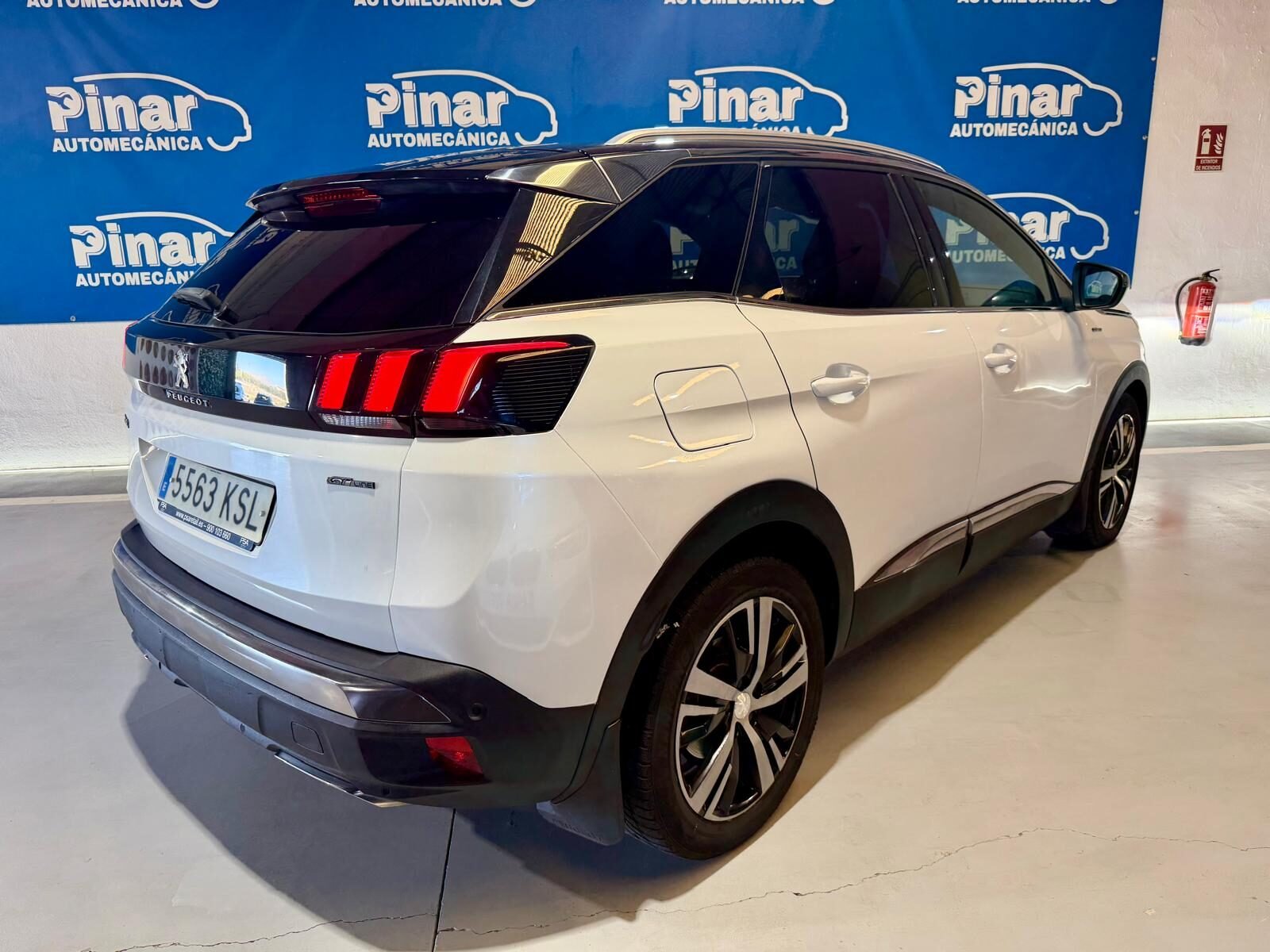 PEUGEOT 3008 Blue-HDi GT Line