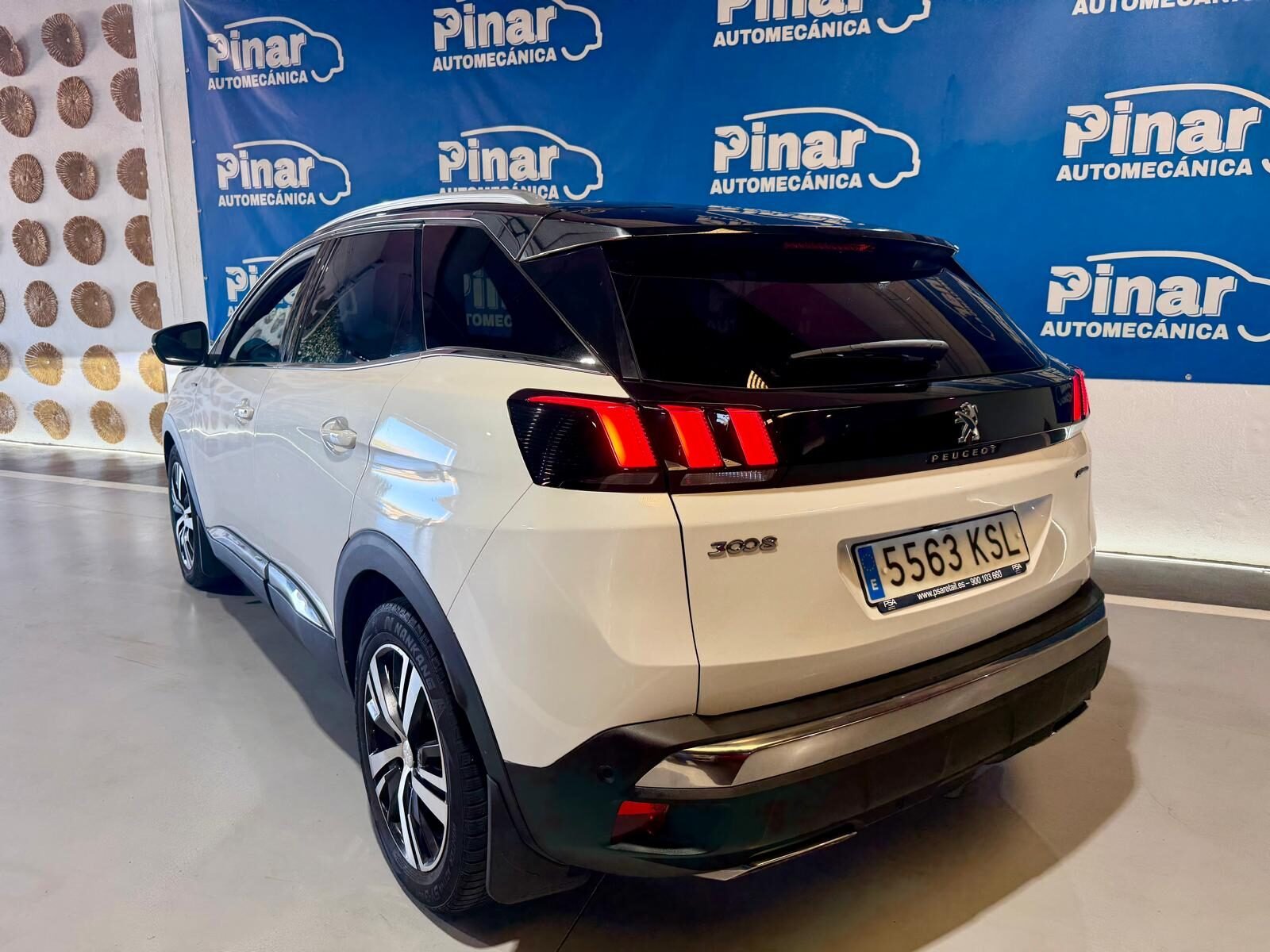 PEUGEOT 3008 Blue-HDi GT Line